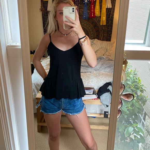 Black flowy tank top - Picture 3 of 3